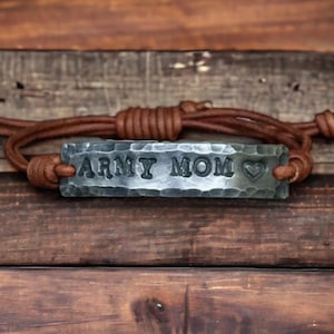 Pulsera de peltre "Mamá del Ejército", joyería con cordón de cuero estampado a mano