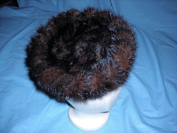 Vintage ladies fur pillbox hat - image 3