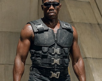 Gilet tattico da uomo in pelle nera, gilet multiuso ispirato al cinema, gilet corazzato per cosplay, gilet da combattimento da motociclista, gilet con cinturino regolabile
