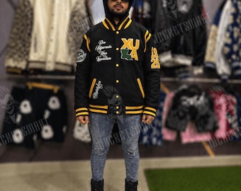 Chaqueta universitaria inspirada en Xavier, negra y amarilla, estilo Letterman, con parche personalizado y estilo bomber de lana unisex.