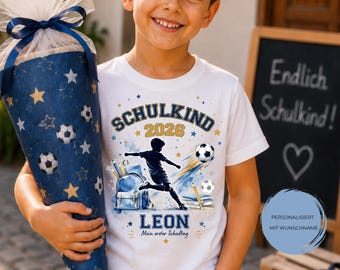 Personalisiertes Schulkind 2026 Shirt Junge Fußball - Einschulung T-Shirt mit Wunschname - Erster Schultag Geschenk Junge