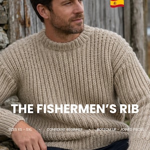 Op de afbeelding: Een beige trui met lange mouwen, een opvallende verticale ribbelstructuur, een ronde hals en lange mouwen. De tekst op de afbeelding luidt: THE FISHERMEN'S RIB, SIZES XS – 5XL, CONFIDENT BEGINNER, BOTTOM UP – JOINED PIECES.