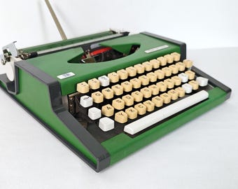 Vintage Green Working Typewriter / Green UNIS tbm de Luxe 1970's / Retro Office / Office Decor / Olympia / Mid Century Modern
