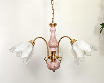 Vintage Rosa Glas Kronleuchter / 3 Arm Messing Deckenleuchte / 1980er Romantische Tulip Shade Anhänger / Hollywood Regency Leuchte