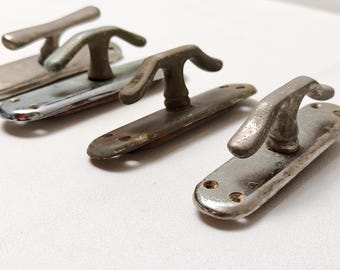 Vintage Fenstergriffe Set / Mid Century Modern Metall-Fensterbeschläge / Europäisch 1950er–1970er Jahre / Architektonische Bergung