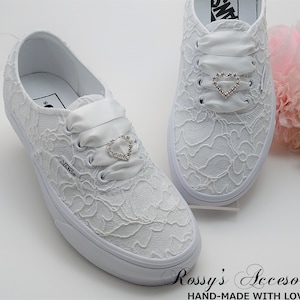 Vans Chaussures pour tout-petits / White Canvas Lace Converse / Flower Girl White Lace Sneakers / First Communion Shoes / Baptism Shoes.
