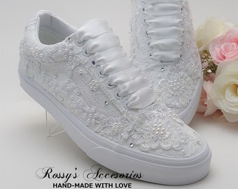 Encaje blanco y apliques OLD SKOOL Wedding Vans / Wedding Vans Sneakers For Bride / White Lace Vans Sneakers / Wedding Authentic Vans.