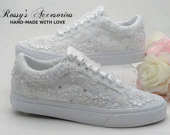 Encaje blanco y apliques OLD SKOOL Wedding Vans / Wedding Vans Sneakers For Bride / White Lace Vans Sneakers / Wedding Authentic Vans.