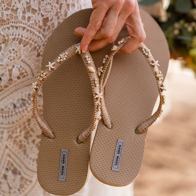bridal flip flops for beach wedding