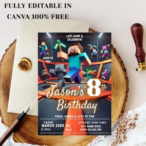 Puede incluir: Una invitaci&oacute;n de cumplea&ntilde;os con tem&aacute;tica de Minecraft. La invitaci&oacute;n incluye el texto "8&ordm; cumplea&ntilde;os de Jason" con detalles para pizza, juegos y diversi&oacute;n. La invitaci&oacute;n es totalmente editable en Canva y es 100% gratuita.