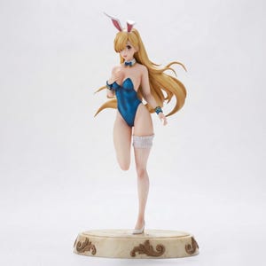 Puede incluir: Un juego de tres tazas de cerámica con un acabado mate moteado. Las tazas son de color crema, gris claro y gris oscuro. Cada taza tiene un diseño simple y minimalista.