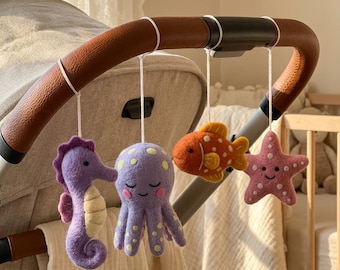 Handgemachte Wollfilz Ocean Kinderwagen Spielzeug - Seepferd, Oktopus, Fisch & Seestern Hänge Set, Montessori Krippe Mobile Dekor, Taschenanhänger