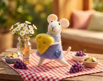Handgefertigte Maus aus Wollfilz | Miniatur Picknicktisch Dekor für Küche und Bäckerei | Süsses Cottagecore Geschenk