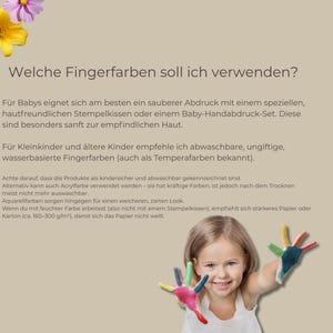 Op de afbeelding: Een lachend meisje houdt haar handen omhoog, beschilderd met kleurrijke vingerverf. De afbeelding bevat Duitse tekst en bloemen. De tekst vraagt: "Welke vingerverf moet ik gebruiken?"