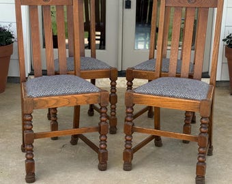 Juego de 4 sillas de comedor vintage de roble / Sillas inglesas de patas torneadas / Sillas laterales tapizadas de estilo rústico / Estilo neojacobino
