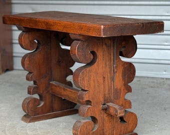 Mesa consola de entrada estilo europeo con tablero de madera maciza tallada y estructura de caballete, 47 pulgadas.