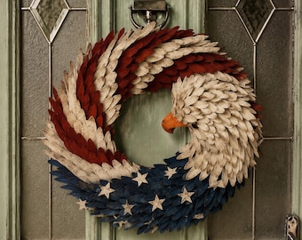 Ghirlanda "Dio benedica l'America", decorazione per la porta d'ingresso per il Giorno dell'Indipendenza, ghirlanda di fiori in iuta e rete, decorazione a forma di cuore con bandiera americana da appendere alla porta, regalo per il 4 luglio.
