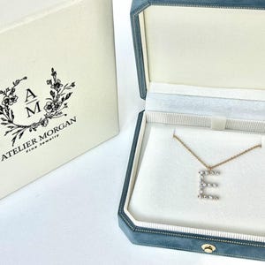 Collar Aurora con inicial de la letra E en oro de 14 k con diamantes brillantes. Regalo para ocasiones especiales