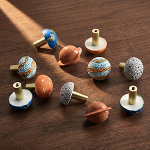 Tirador de armario con forma de planeta, tirador de cajón con diseño del sistema solar, tirador de cómoda espacial, herrajes para armarios de habitación infantil, detalle decorativo celestial para muebles.