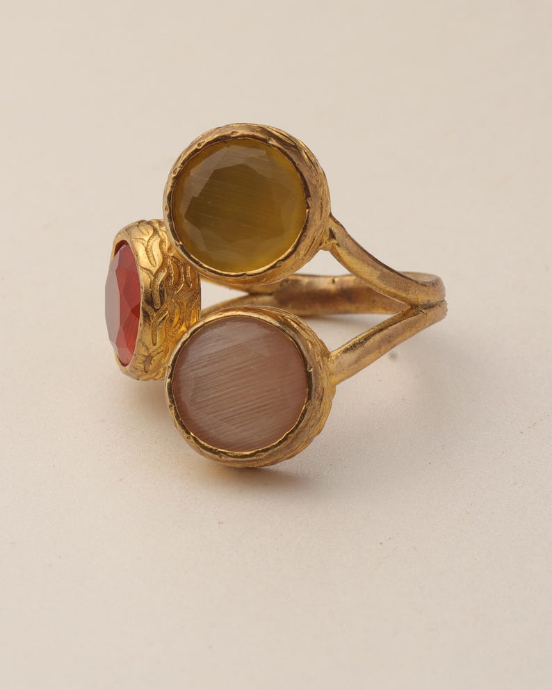 Vintage Style Ring, Cat Eye Ring, Witchy Ring, Ornate Ring, Claret and Chalk Ring, 22K Gold-Plated Ring, Statement Ring afbeelding 9