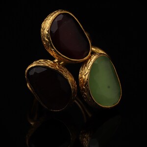 Art Deco Ring, 22K Gold-Plated Three Stone Ring, Burgundy and Pistachio Green Ring, Bold Ring, Unique Ring, Witchy Ring immagine 1