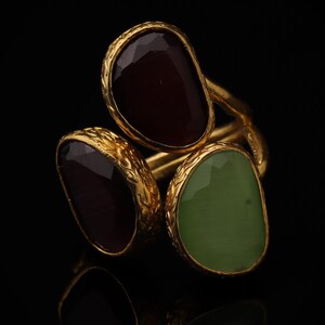Art Deco Ring, 22K Gold-Plated Three Stone Ring, Burgundy and Pistachio Green Ring, Bold Ring, Unique Ring, Witchy Ring immagine 4
