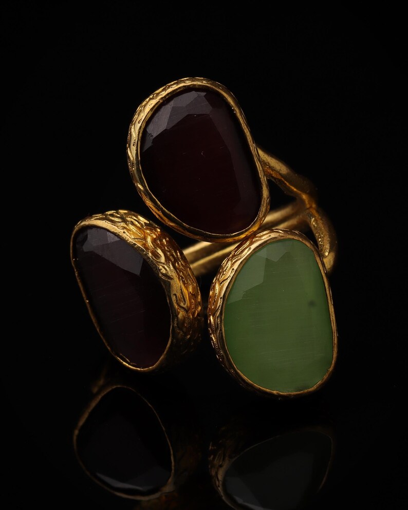 Art Deco Ring, 22K Gold-Plated Three Stone Ring, Burgundy and Pistachio Green Ring, Bold Ring, Unique Ring, Witchy Ring immagine 4