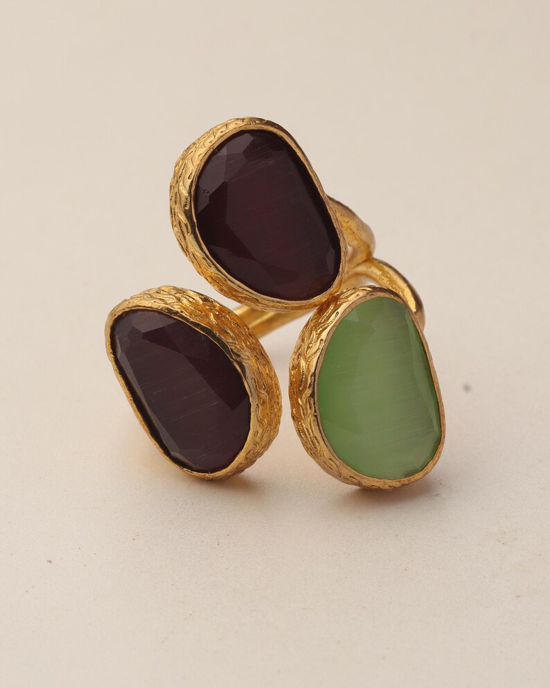 Art Deco Ring, 22K Gold-Plated Three Stone Ring, Burgundy and Pistachio Green Ring, Bold Ring, Unique Ring, Witchy Ring immagine 6