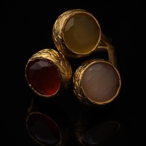 Vintage Style Ring, Cat Eye Ring, Witchy Ring, Ornate Ring, Claret and Chalk Ring, 22K Gold-Plated Ring, Statement Ring afbeelding 4