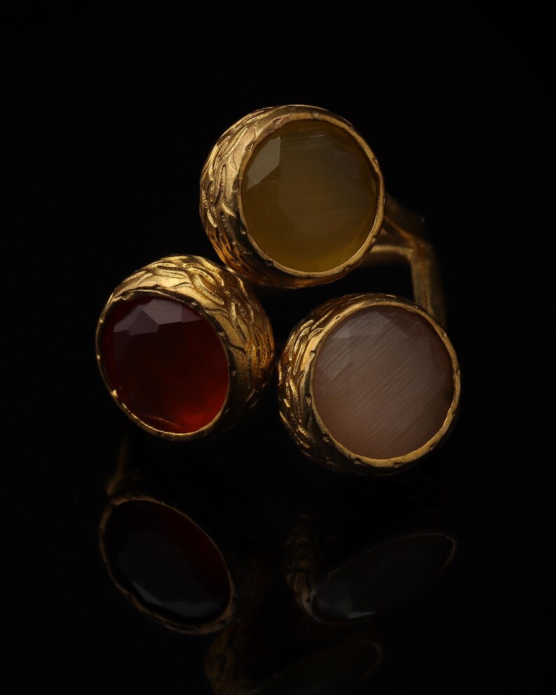 Vintage Style Ring, Cat Eye Ring, Witchy Ring, Ornate Ring, Claret and Chalk Ring, 22K Gold-Plated Ring, Statement Ring afbeelding 4
