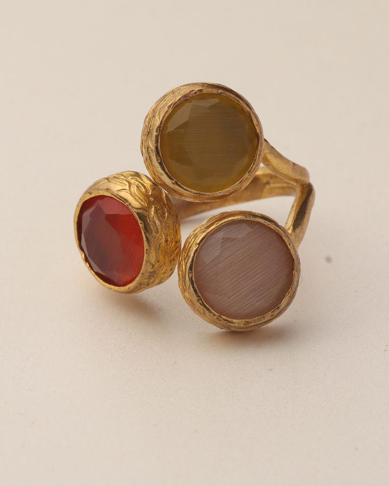 Vintage Style Ring, Cat Eye Ring, Witchy Ring, Ornate Ring, Claret and Chalk Ring, 22K Gold-Plated Ring, Statement Ring afbeelding 8