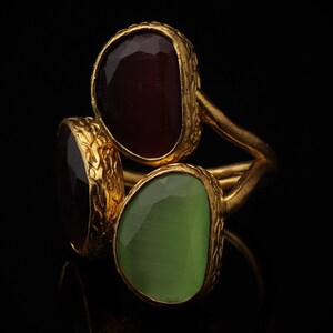 Art Deco Ring, 22K Gold-Plated Three Stone Ring, Burgundy and Pistachio Green Ring, Bold Ring, Unique Ring, Witchy Ring immagine 5