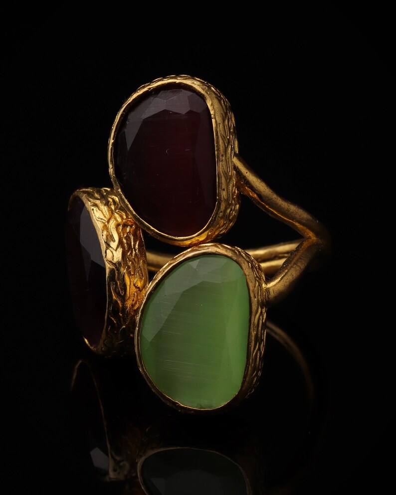 Art Deco Ring, 22K Gold-Plated Three Stone Ring, Burgundy and Pistachio Green Ring, Bold Ring, Unique Ring, Witchy Ring immagine 5