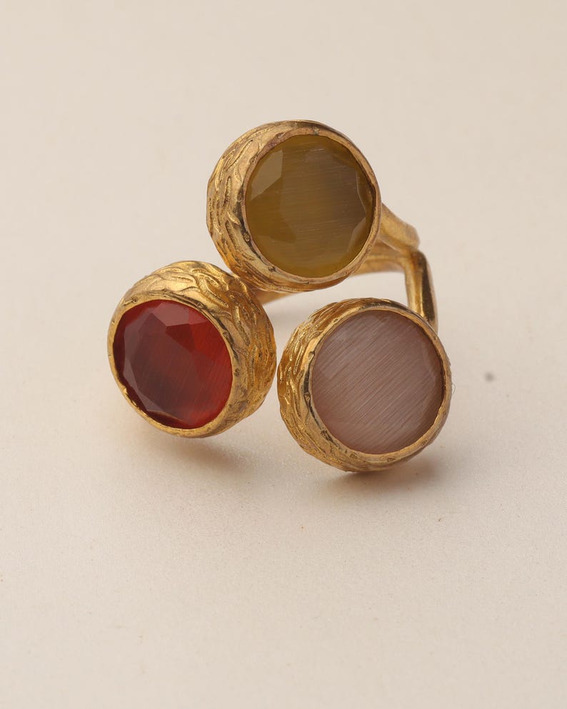 Vintage Style Ring, Cat Eye Ring, Witchy Ring, Ornate Ring, Claret and Chalk Ring, 22K Gold-Plated Ring, Statement Ring afbeelding 6