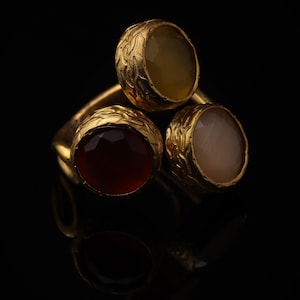 Vintage Style Ring, Cat Eye Ring, Witchy Ring, Ornate Ring, Claret and Chalk Ring, 22K Gold-Plated Ring, Statement Ring afbeelding 1