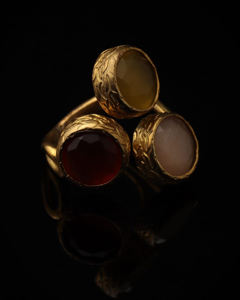 Vintage Style Ring, Cat Eye Ring, Witchy Ring, Ornate Ring, Claret and Chalk Ring, 22K Gold-Plated Ring, Statement Ring afbeelding 1