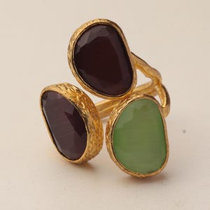 Art Deco Ring, 22K Gold-Plated Three Stone Ring, Burgundy and Pistachio Green Ring, Bold Ring, Unique Ring, Witchy Ring immagine 8