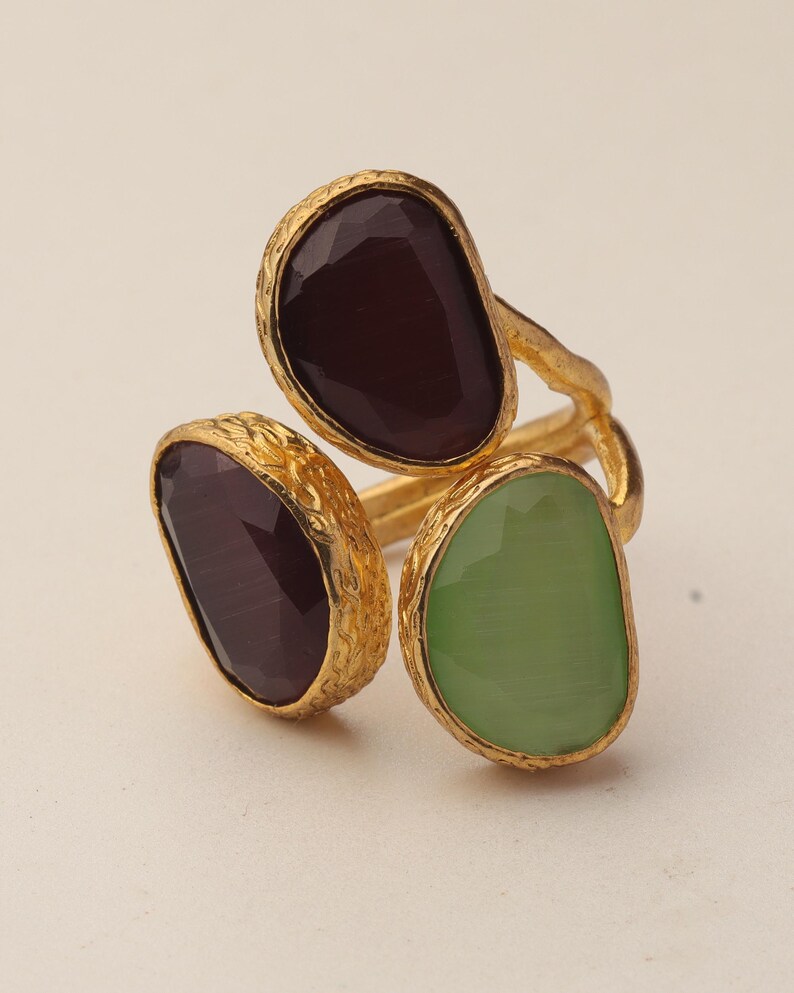 Art Deco Ring, 22K Gold-Plated Three Stone Ring, Burgundy and Pistachio Green Ring, Bold Ring, Unique Ring, Witchy Ring immagine 8