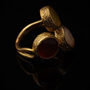 Vintage Style Ring, Cat Eye Ring, Witchy Ring, Ornate Ring, Claret and Chalk Ring, 22K Gold-Plated Ring, Statement Ring afbeelding 2