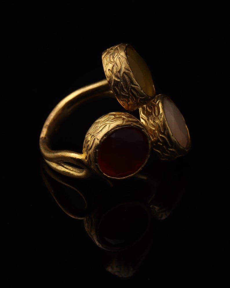 Vintage Style Ring, Cat Eye Ring, Witchy Ring, Ornate Ring, Claret and Chalk Ring, 22K Gold-Plated Ring, Statement Ring afbeelding 2