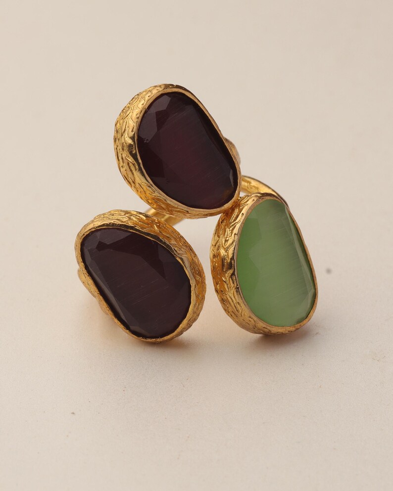 Art Deco Ring, 22K Gold-Plated Three Stone Ring, Burgundy and Pistachio Green Ring, Bold Ring, Unique Ring, Witchy Ring immagine 7