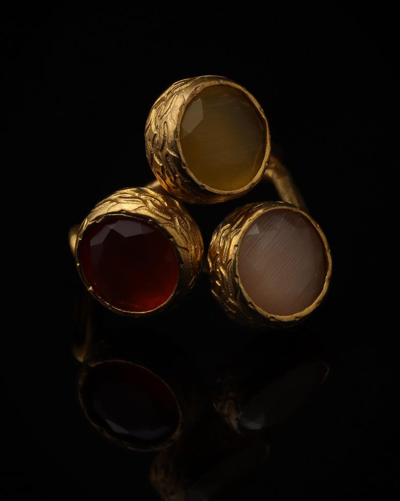 Vintage Style Ring, Cat Eye Ring, Witchy Ring, Ornate Ring, Claret and Chalk Ring, 22K Gold-Plated Ring, Statement Ring afbeelding 3