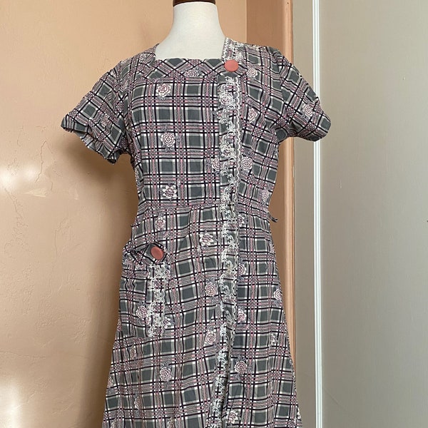 1940s Dress // 40s Vintage Cotton Dress M // Windowpane Carnations Dress