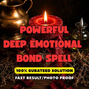 Op de afbeelding: Een rode stompkaars met een gebarsten textuur, een brandende vlam en een donkerrood lint dat in het midden is gestrikt met een hartvormige bedel. De tekst luidt: POWERFUL DEEP EMOTIONAL BOND SPELL, 100% GURATEED SOLUTION, FAST RESULT/PHOTO PROOF.