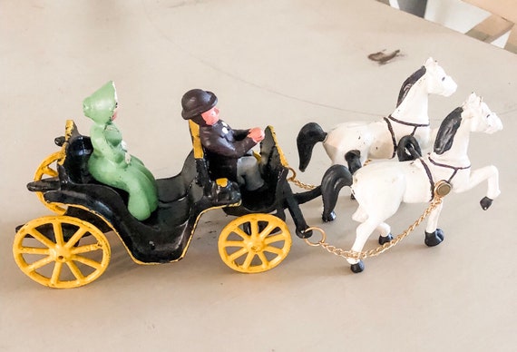 horse drawn carriage toy