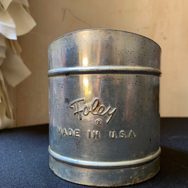 Vintage Foley Flour Sifter, Small Tin Flour Sifter Made in U.S.A., Country Farm House Decor Prop, Retro Kitchenware