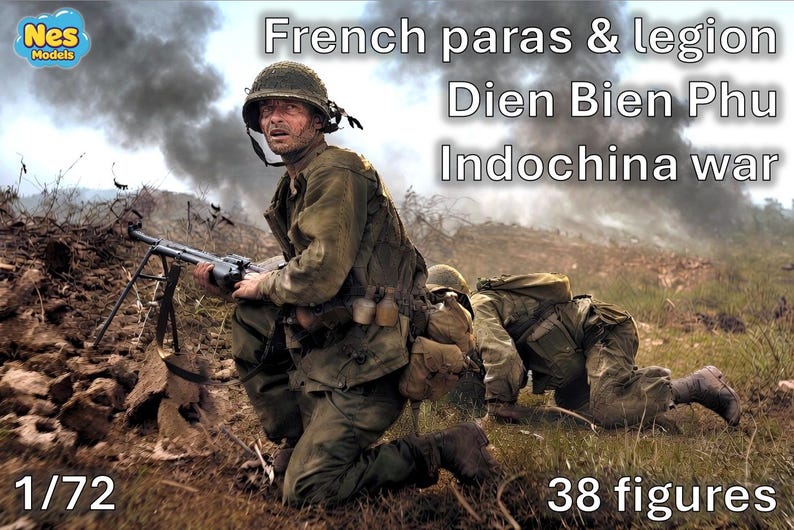Op de afbeelding: Een gedetailleerde diorama-sc&egrave;ne die de Indochina-oorlog uitbeeldt, met Franse parachutisten en legionairs in Dien Bien Phu. De afbeelding toont soldaten in gevechtsuitrusting, met de tekst "French paras & legion Dien Bien Phu Indochina war". De sc&egrave;ne bevat 38 figuren.