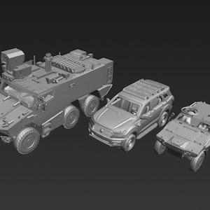 Peut inclure: Trois v&eacute;hicules jouets gris : un gros camion blind&eacute;, un SUV de taille moyenne et un petit v&eacute;hicule de style militaire. Le camion blind&eacute; a plusieurs compartiments et un toit d&eacute;taill&eacute;. Le SUV a une galerie de toit. Le petit v&eacute;hicule a un volant.