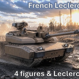 Pode incluir: Um modelo &agrave; escala 1/72 de um tanque franc&ecirc;s Leclerc MBT de cor bege com um canh&atilde;o longo, um sistema de armas montado na torre e dois far&oacute;is dianteiros, num ambiente lamacento com o texto French Leclerc MBT e 4 figures & Leclerc MBT.