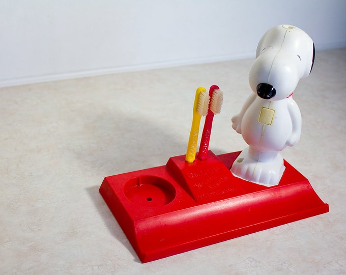 Vintage Snoopy Electric Toothbrush and Holder . From the 1980's
